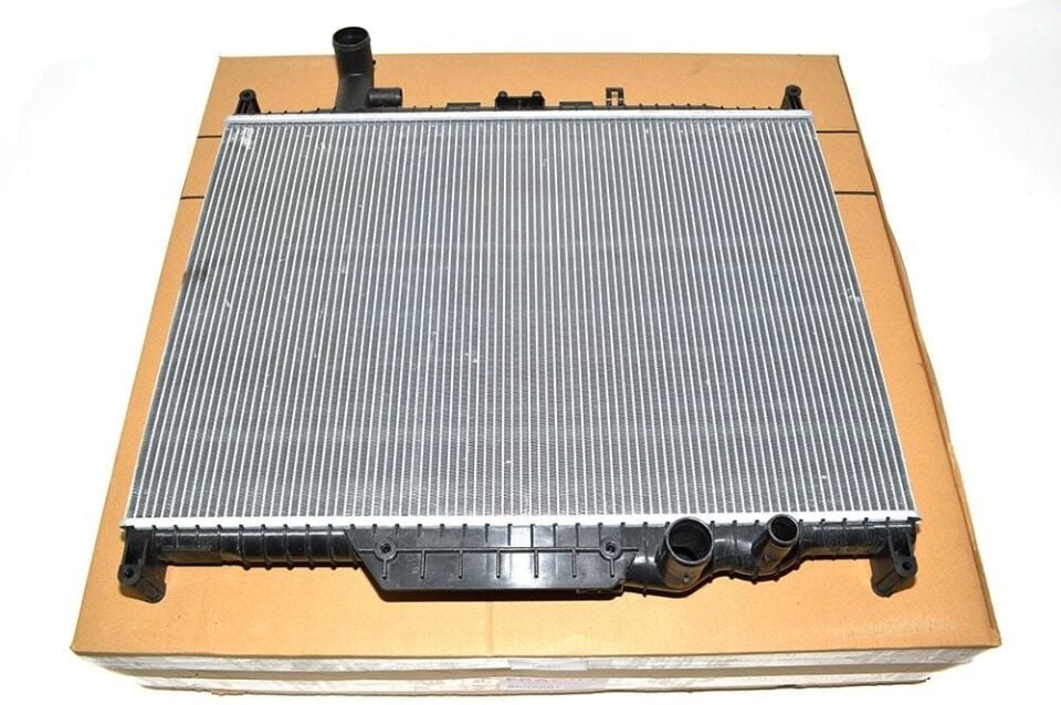 LR015561N - SU RADYATÖRÜ